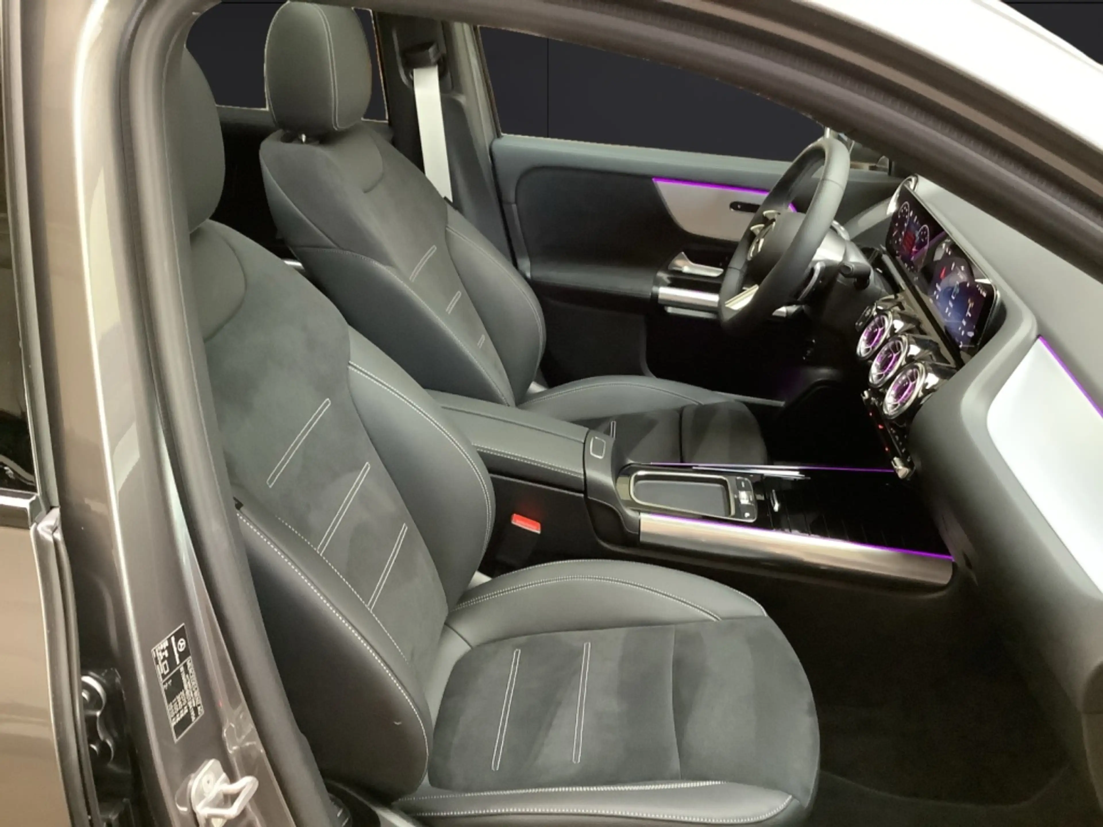 Mercedes-Benz GLA 200 AMG+20"+MBeam+Night+Ambiente+Fahrassist+ — photo 6