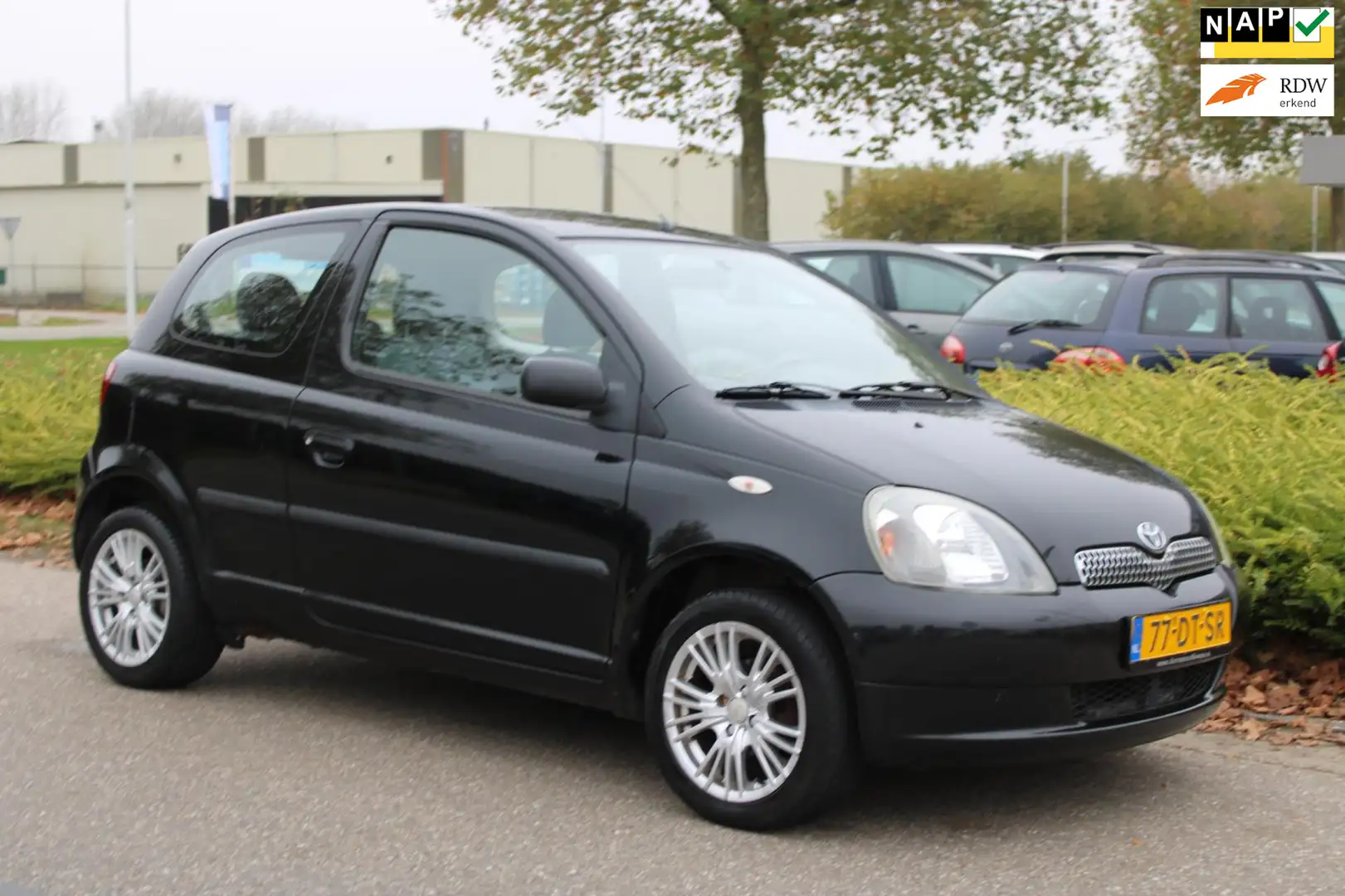 Toyota Yaris 1.3-16V VVT-i SOL-uitv/STUURBEKRACHTIGING/LM-VELGE Negro - 1