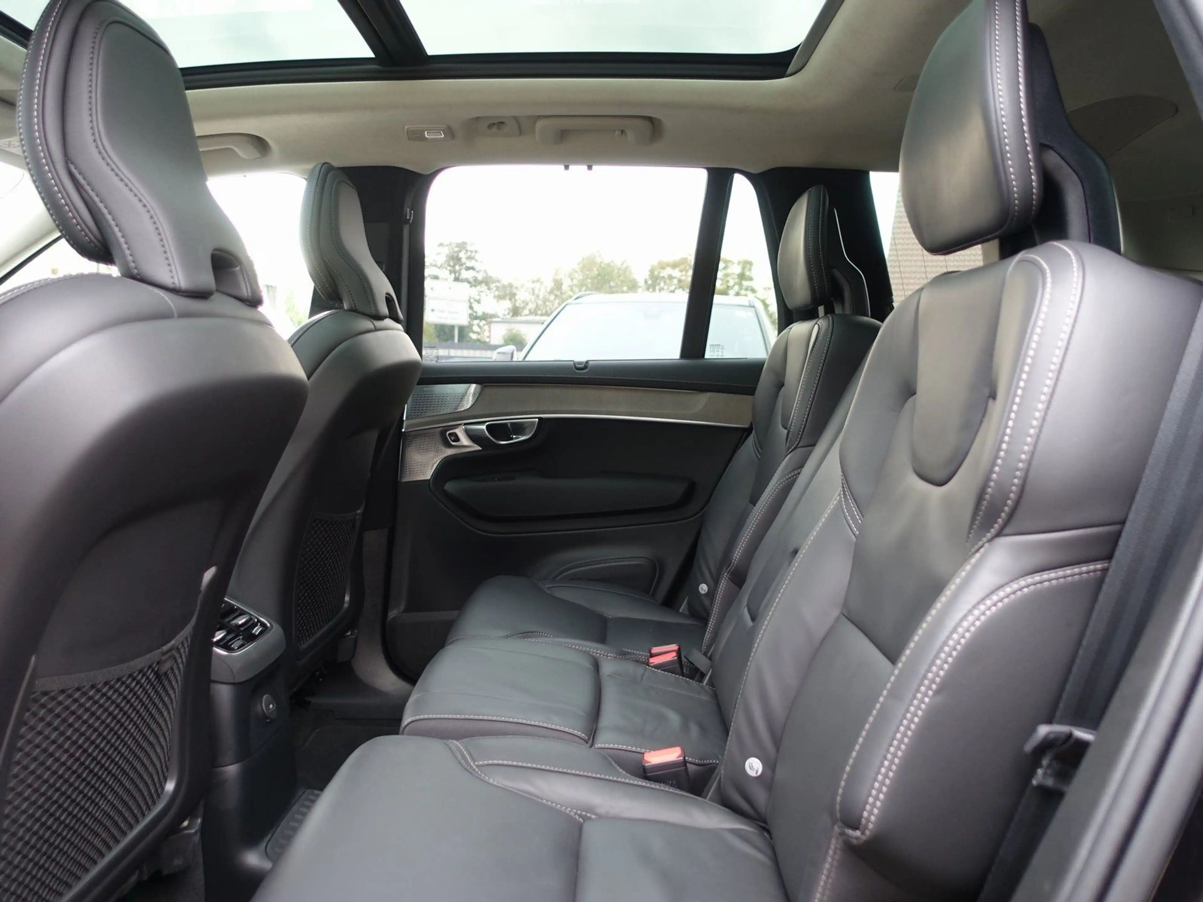 Volvo XC90 Ultra T8 AWD Plug-in Hybrid/B&W/FourC/Pano — photo 11