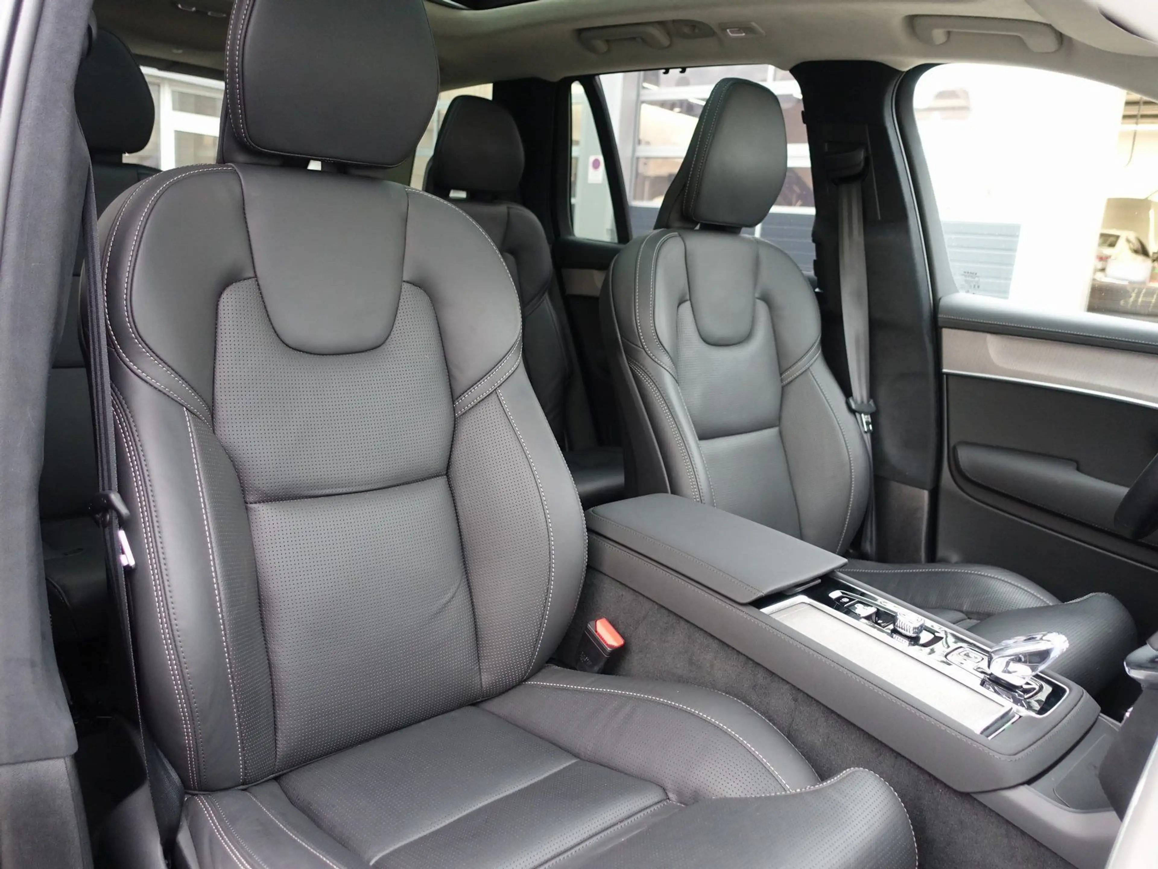 Volvo XC90 Ultra T8 AWD Plug-in Hybrid/B&W/FourC/Pano — photo 9