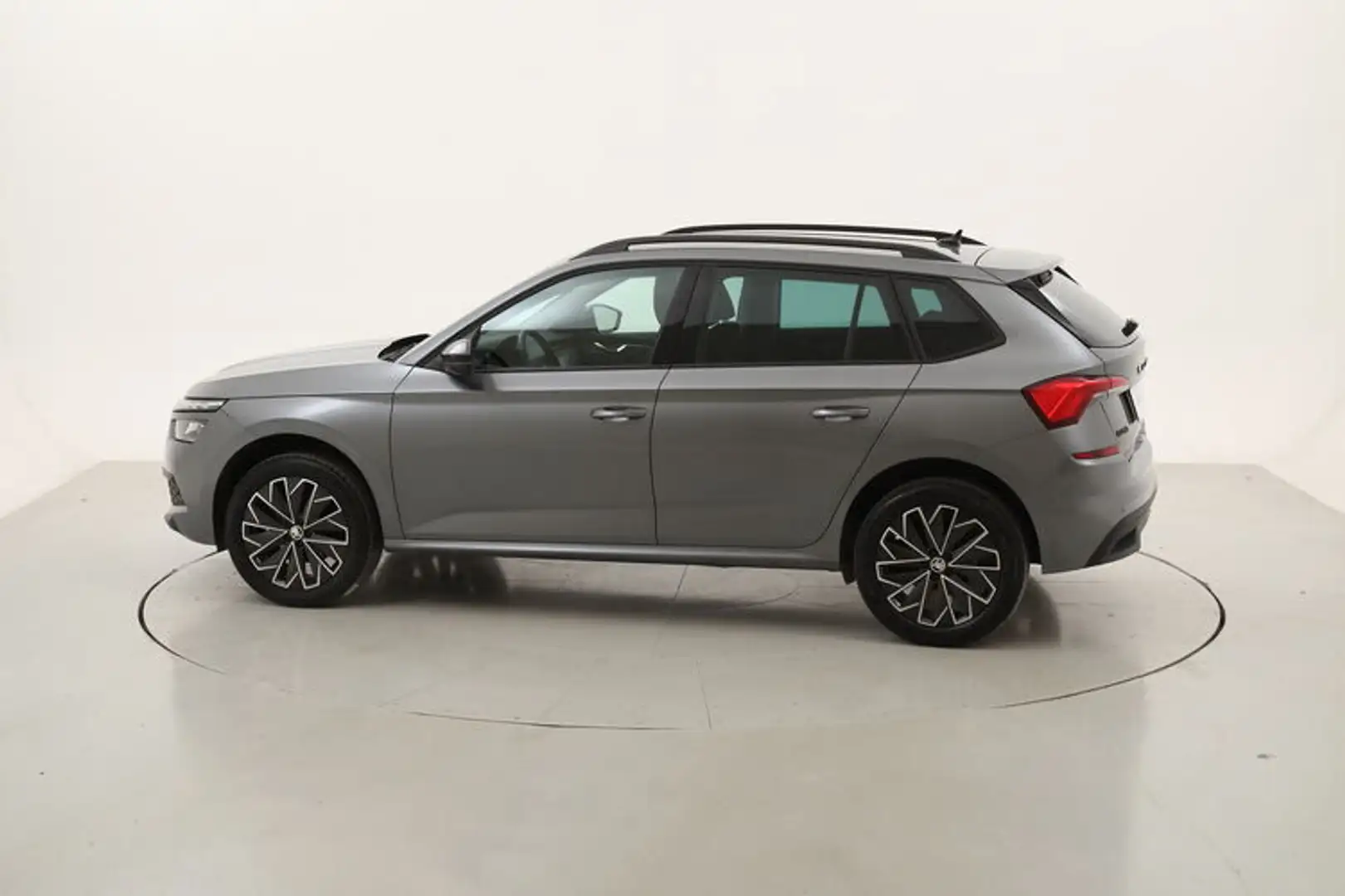 Skoda Kamiq Style 1.0 Benzina 110CV Grigio - 2