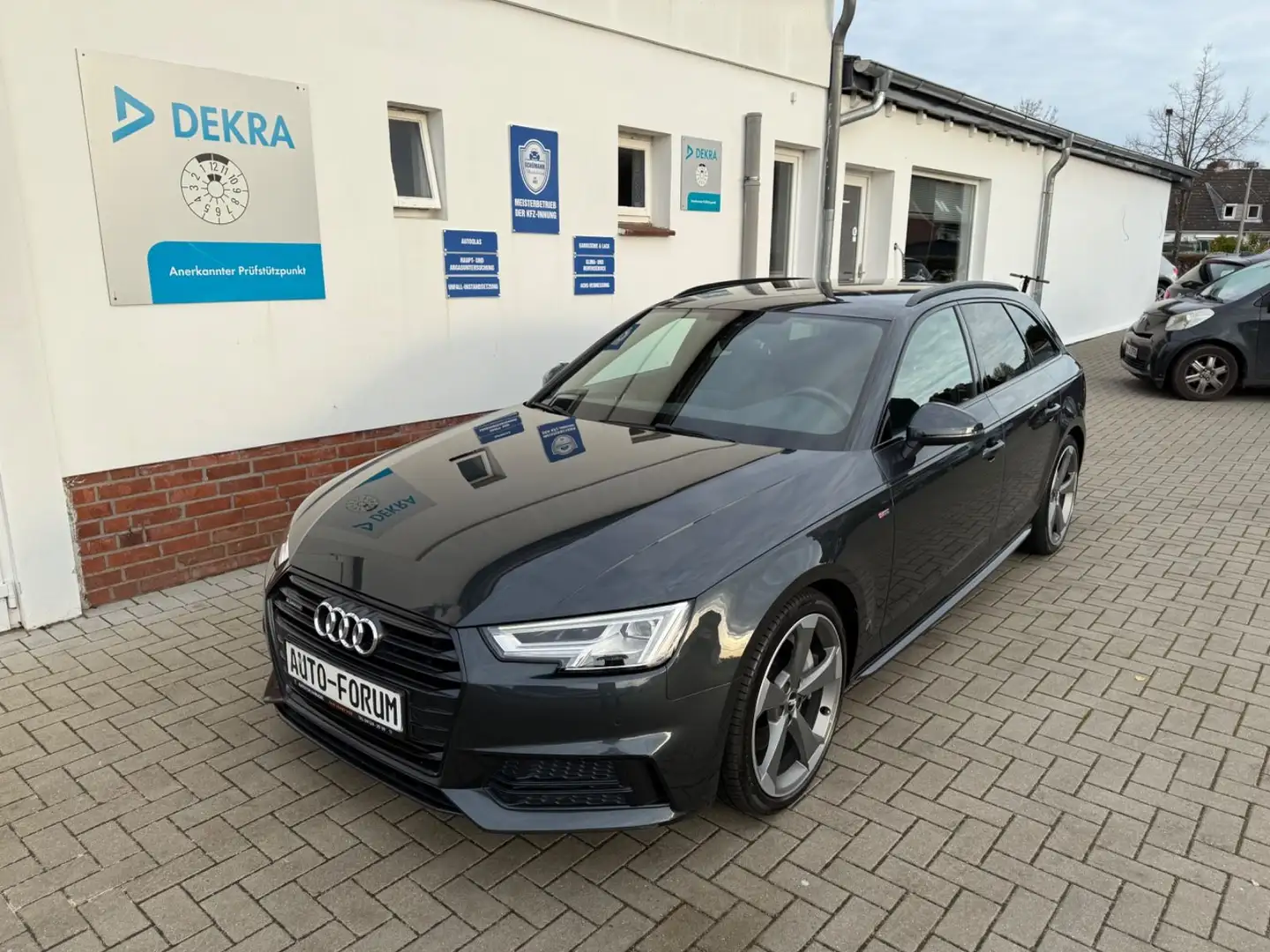 Audi A4 AVANT 2.0 TFSI QUATTRO SPORT Grau - 1