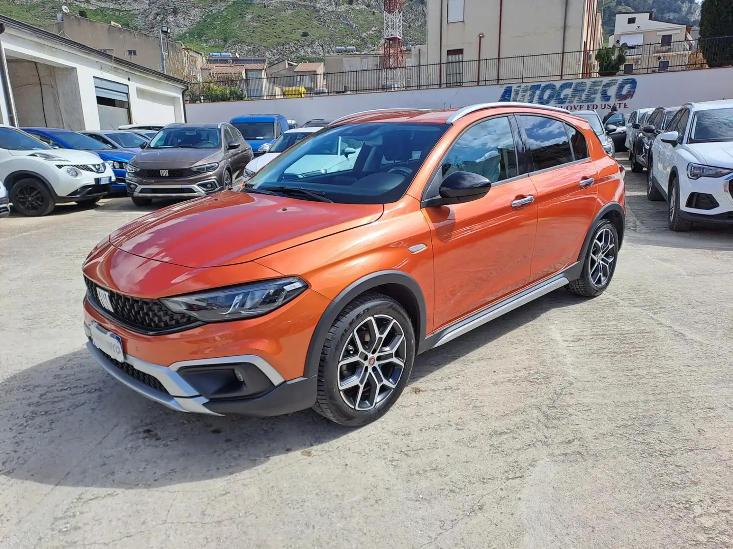 Fiat Tipo 1.0 5 porte Cross Arancione - 1
