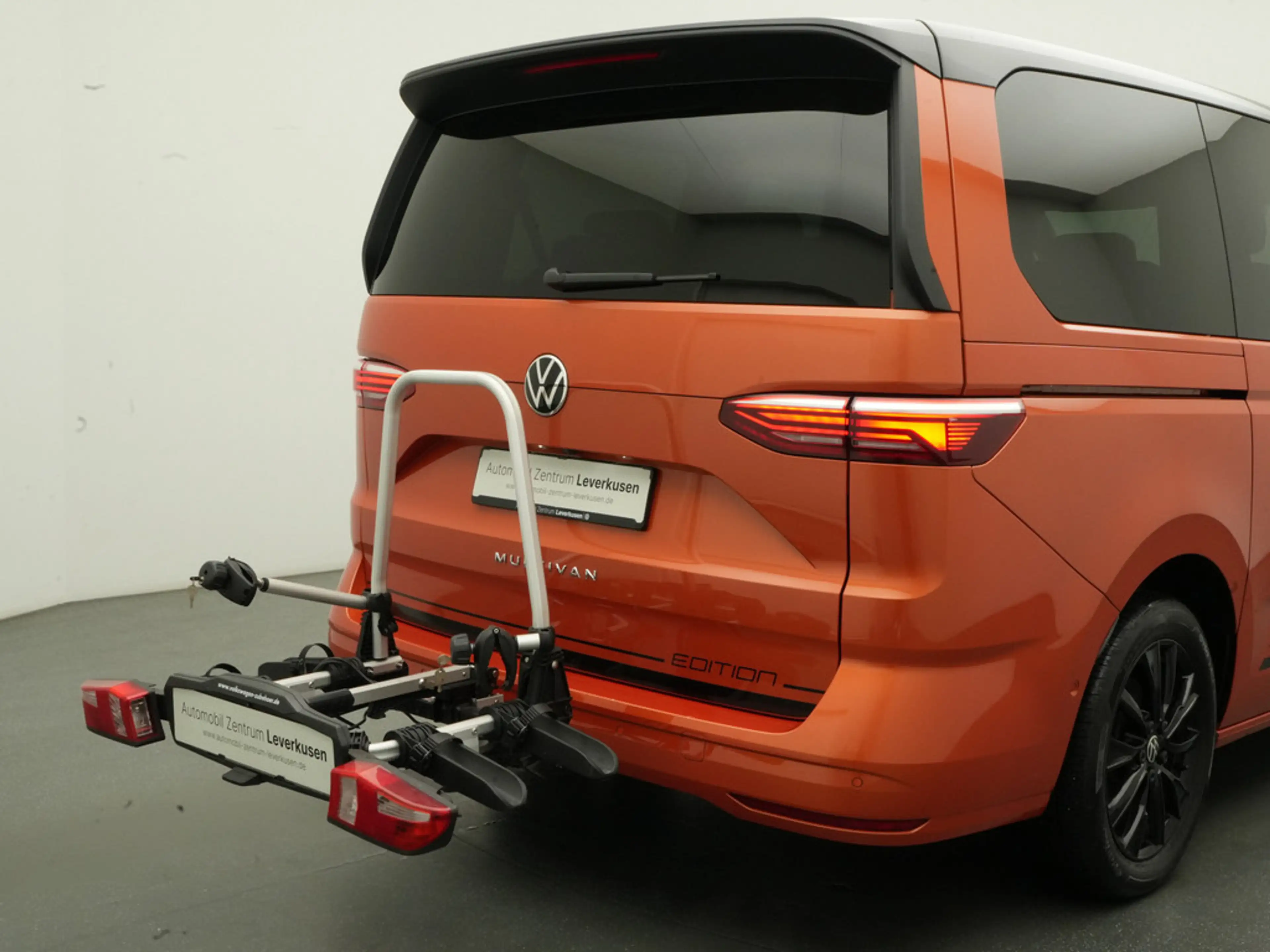Volkswagen T7 Multivan Edition lang STANDHZ MATRIX PANO — photo 4