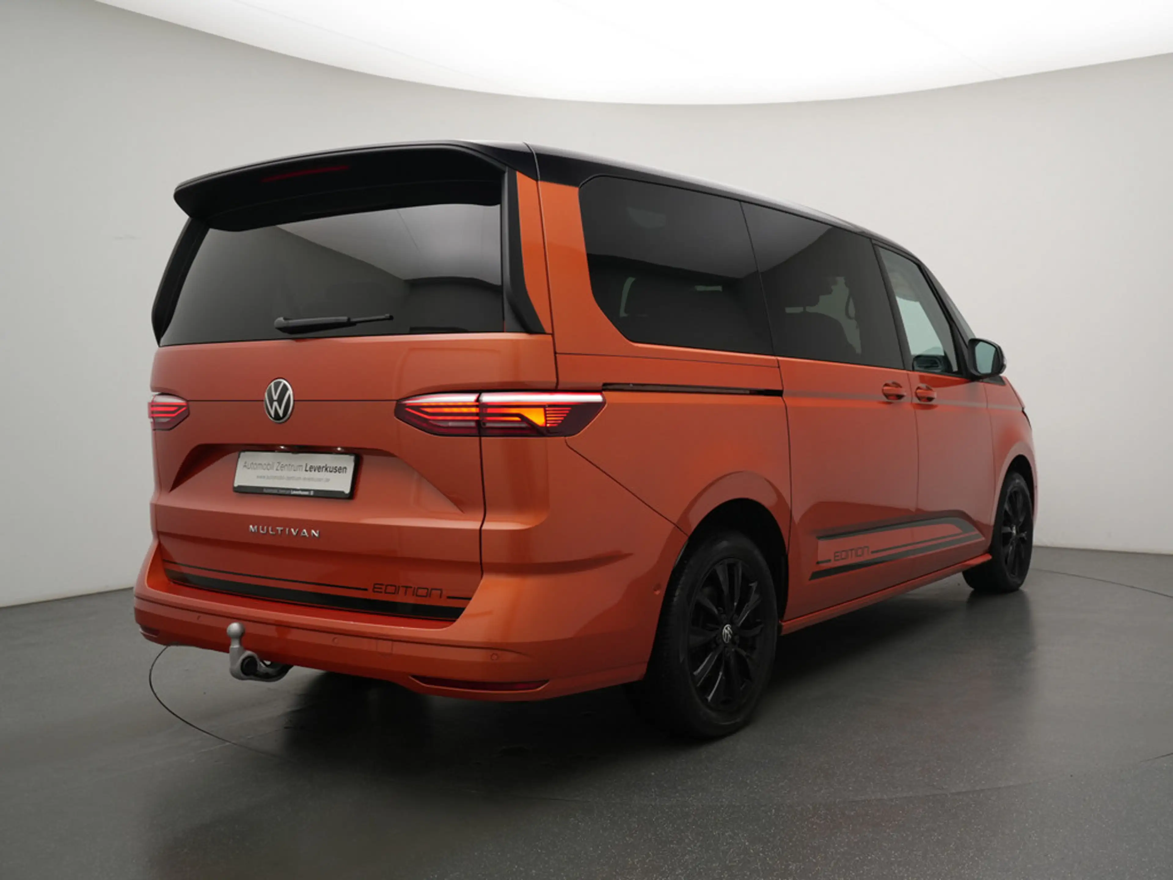 Volkswagen T7 Multivan Edition lang STANDHZ MATRIX PANO — photo 2