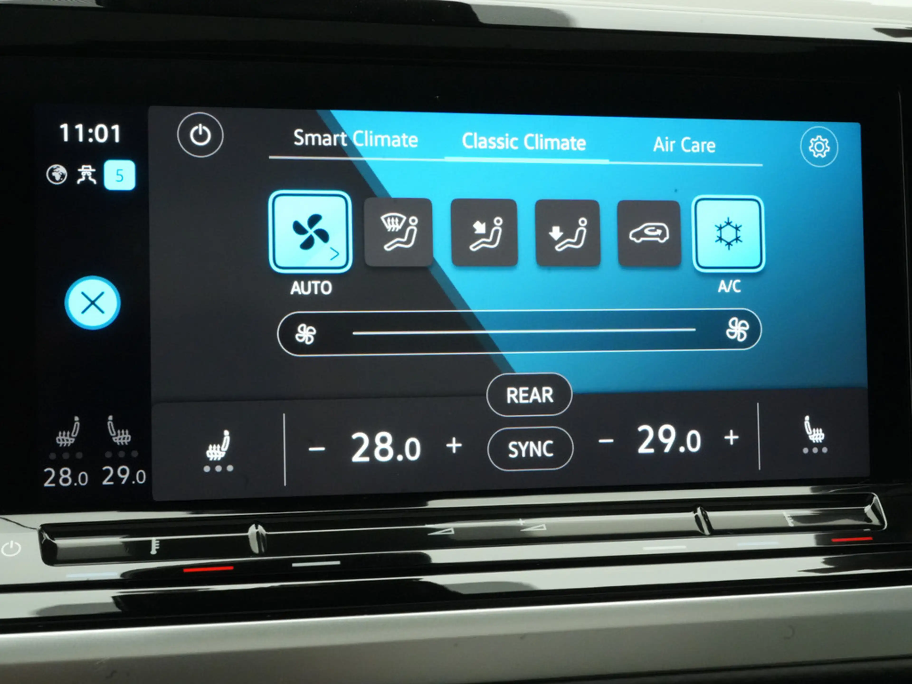Volkswagen T7 Multivan Edition lang STANDHZ MATRIX PANO — photo 14