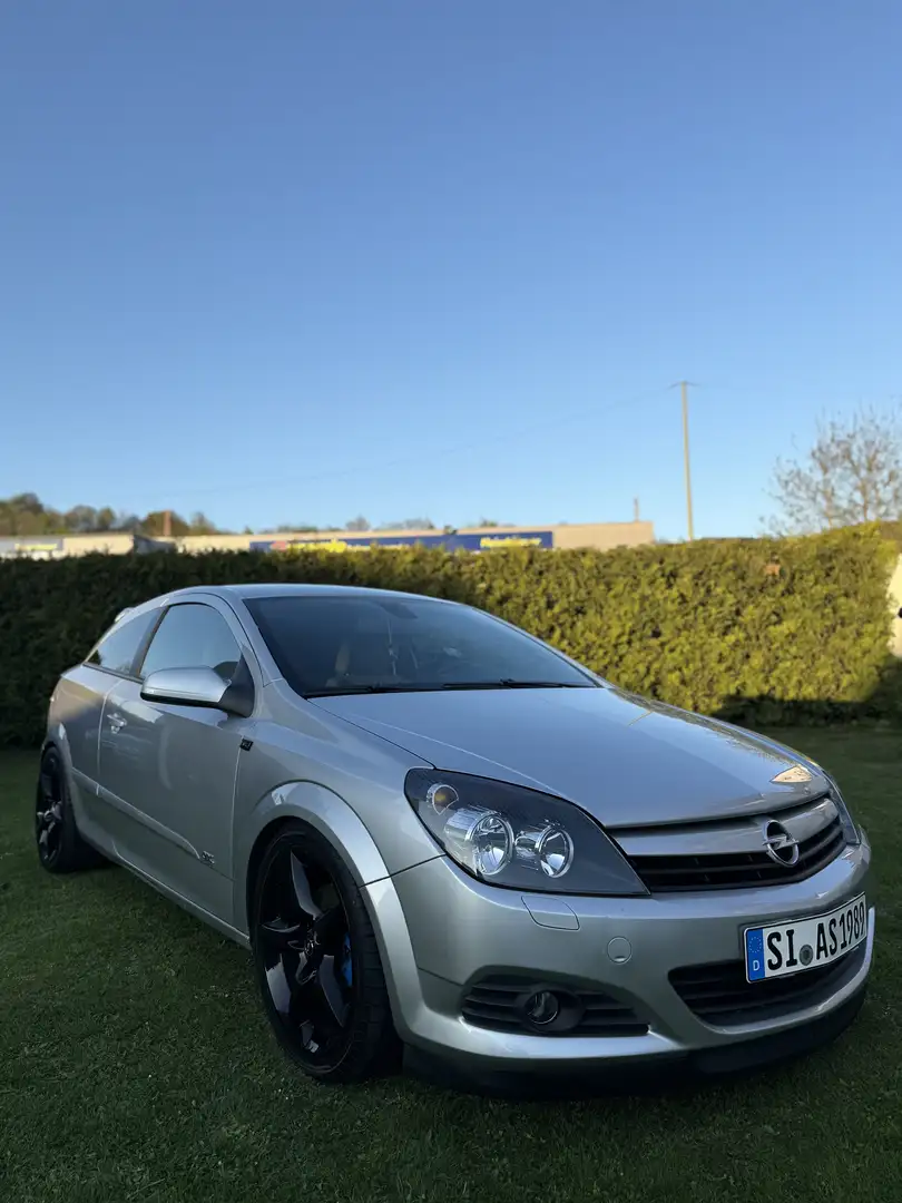 Opel Astra GTC OPC - 1