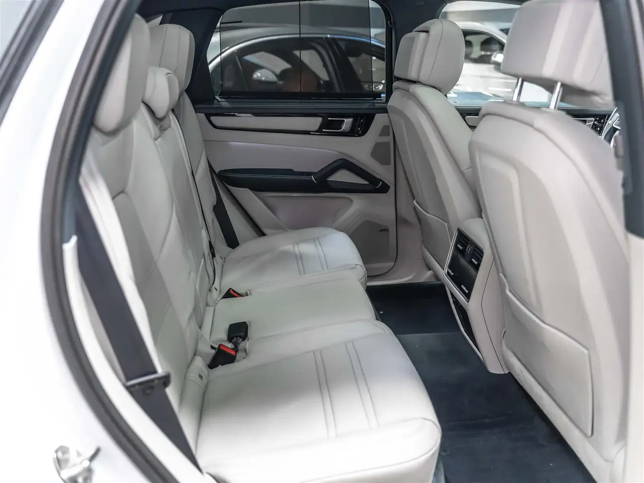 Porsche Cayenne снимка Porsche Cayenne