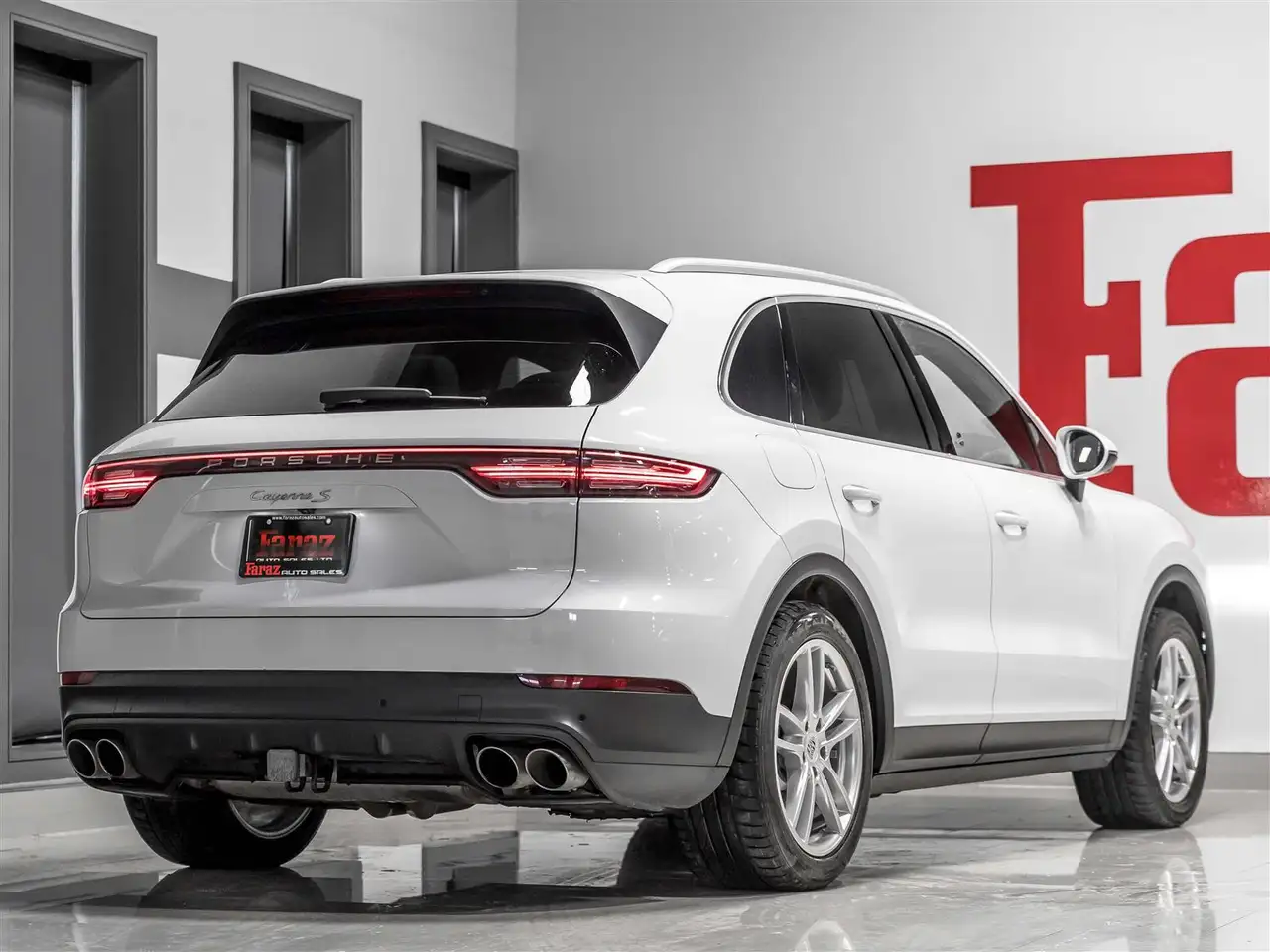 Porsche Cayenne снимка Porsche Cayenne