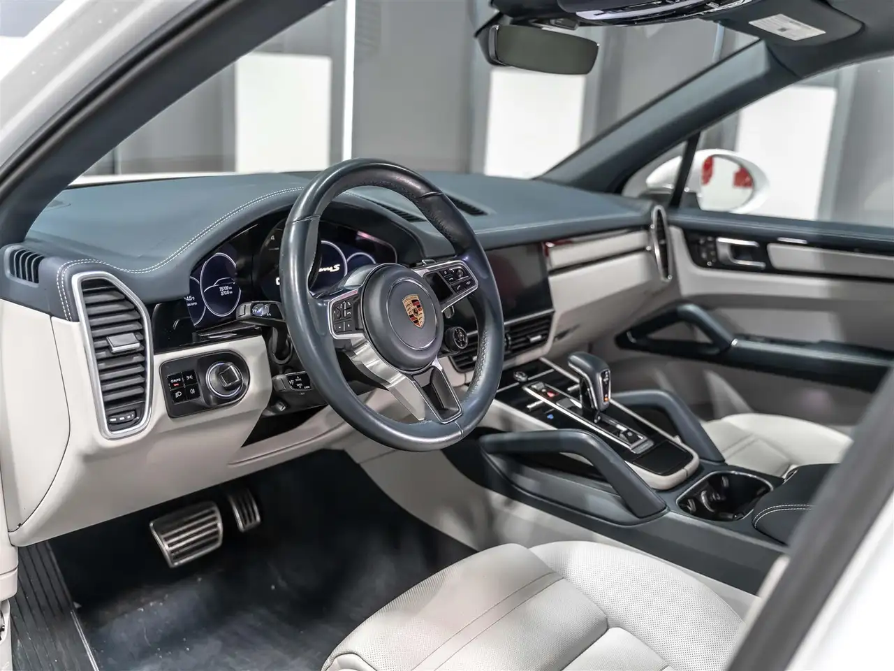 Porsche Cayenne снимка Porsche Cayenne