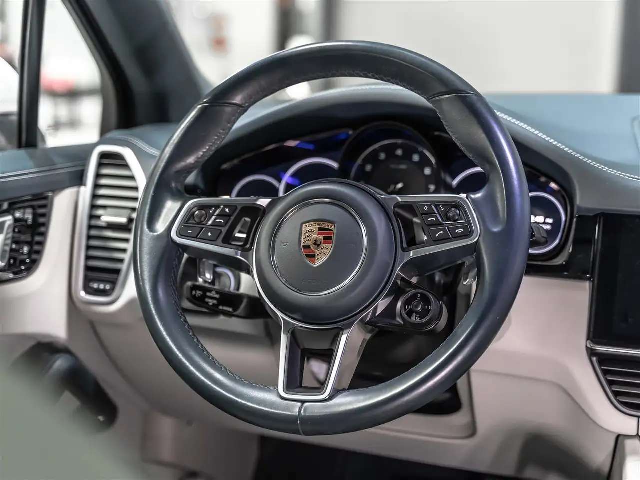 Porsche Cayenne снимка Porsche Cayenne