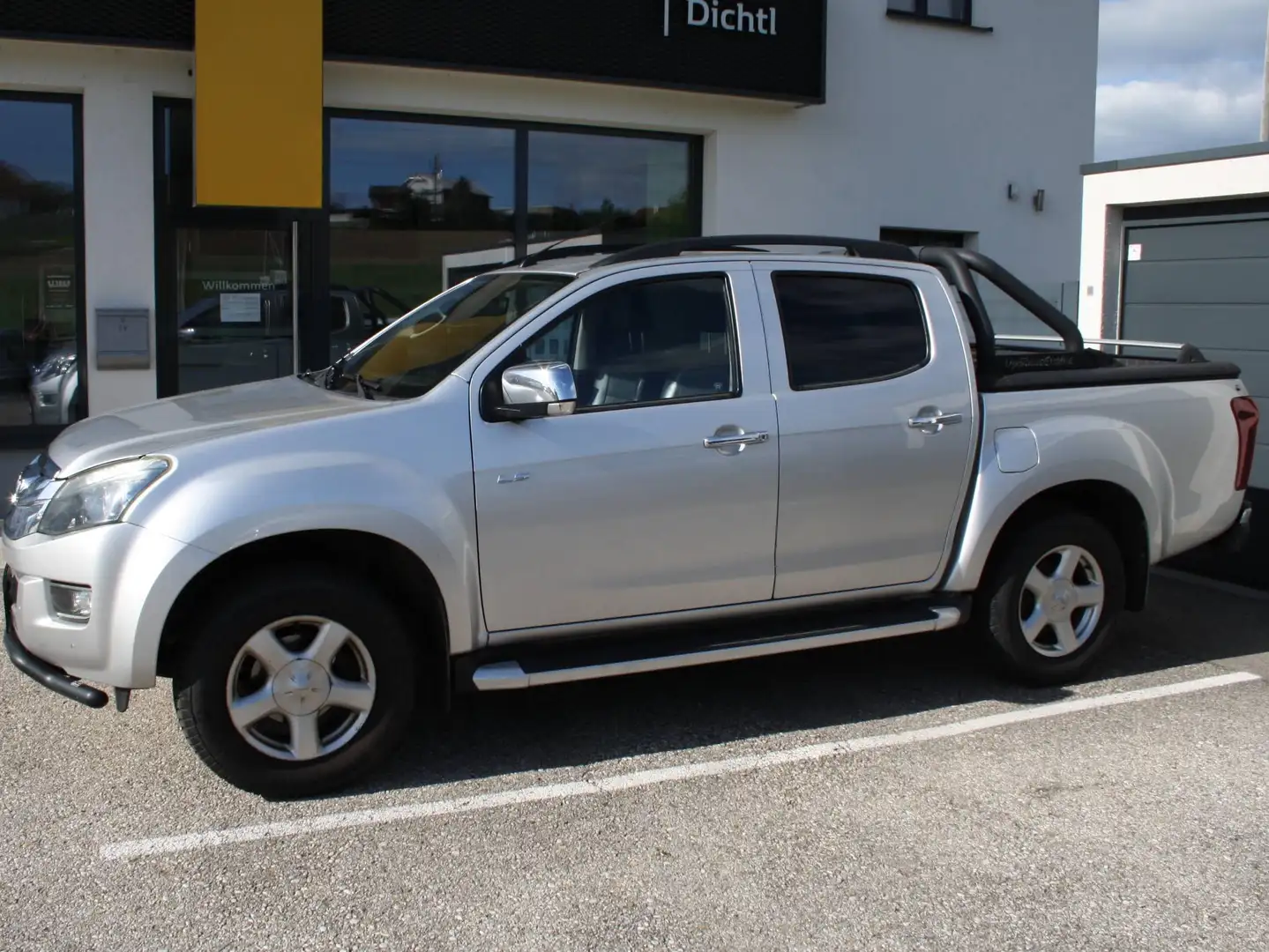 Isuzu D-Max Double Cab 2,5TD Premium Automatik 3,5t Silber - 2