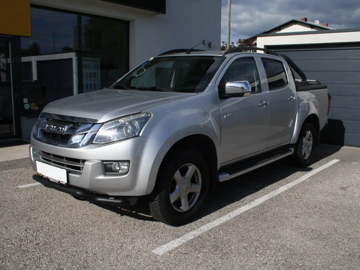 Isuzu D-Max Double Cab 2,5TD Premium Automatik 3,5t Silber - 1