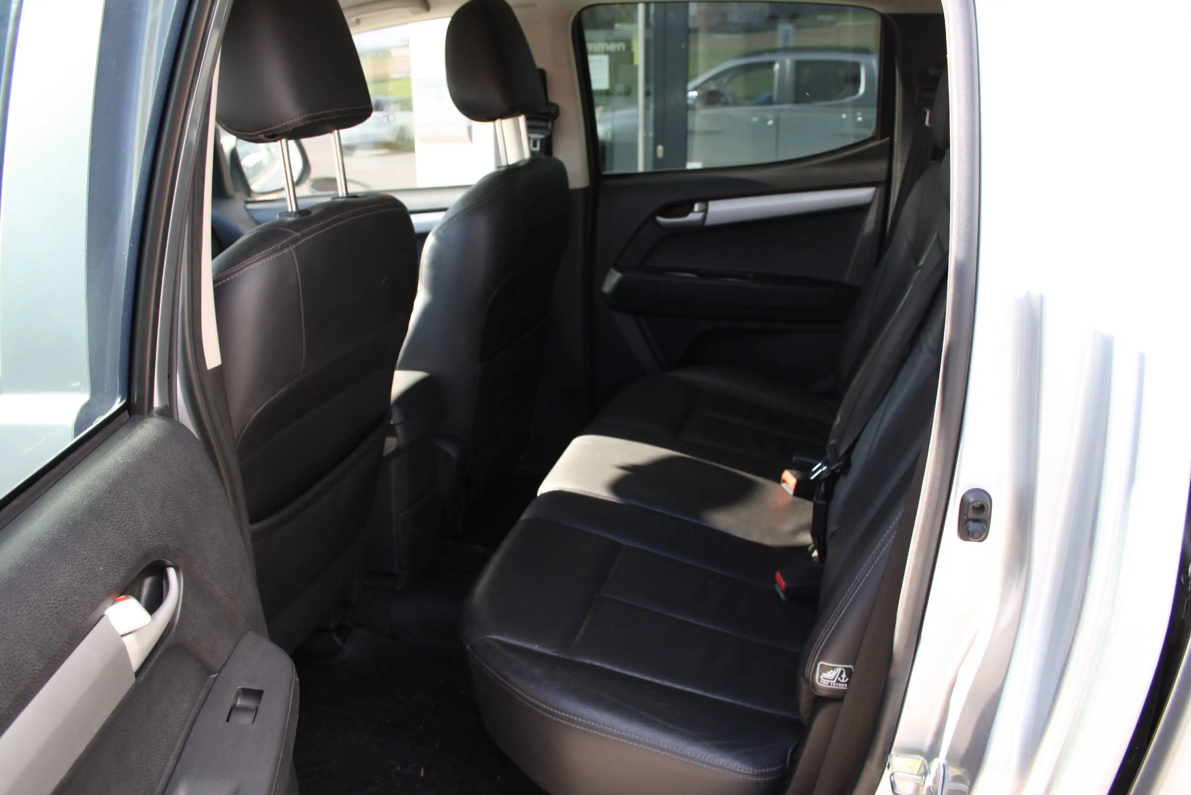 Isuzu D-Max Double Cab 2,5TD Premium Automatik 3,5t — photo 10