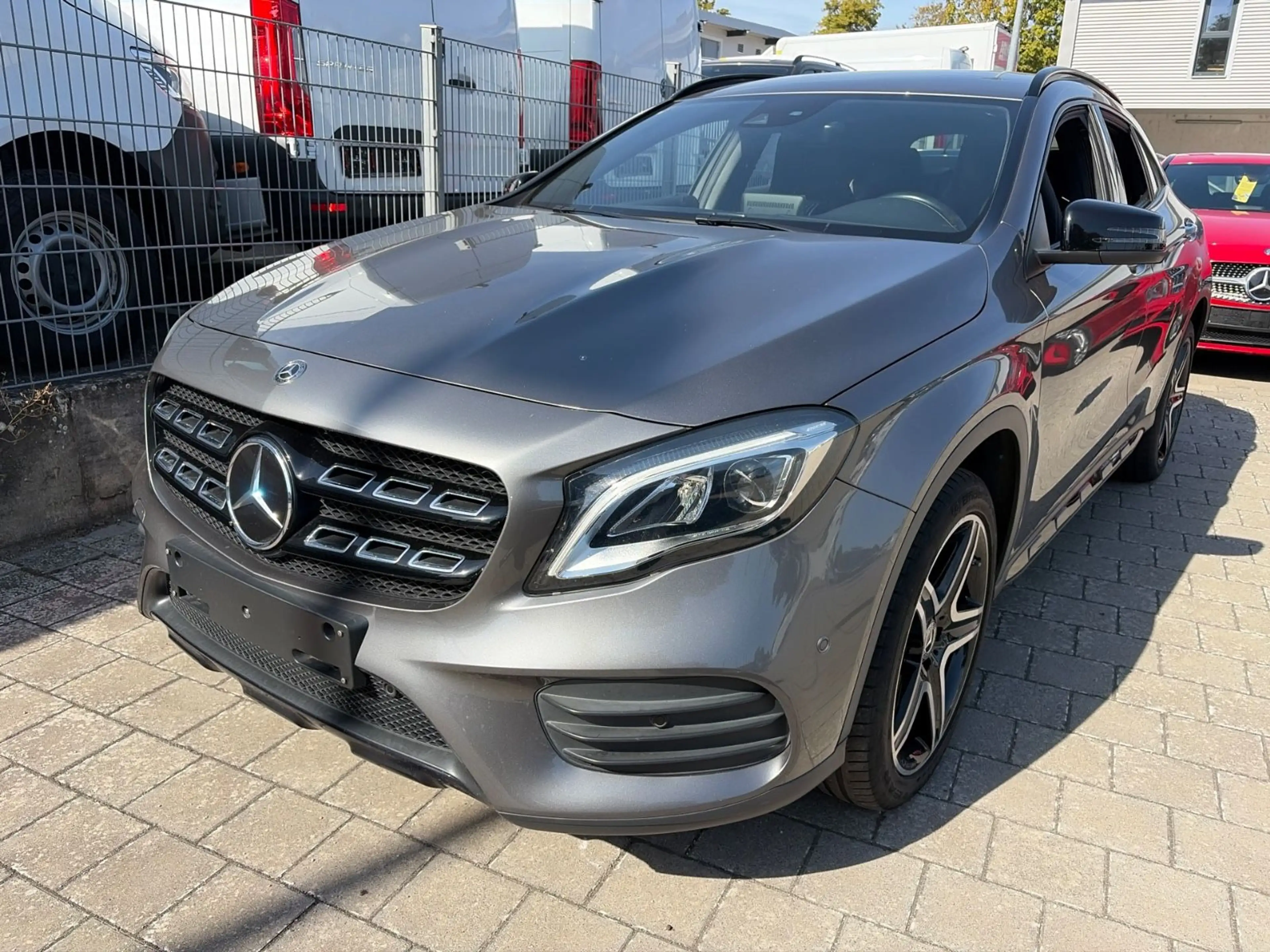 Mercedes-Benz GLA 250 4Matic AMG Line LED/Kam/AHK/ACC/SHZ/Navi