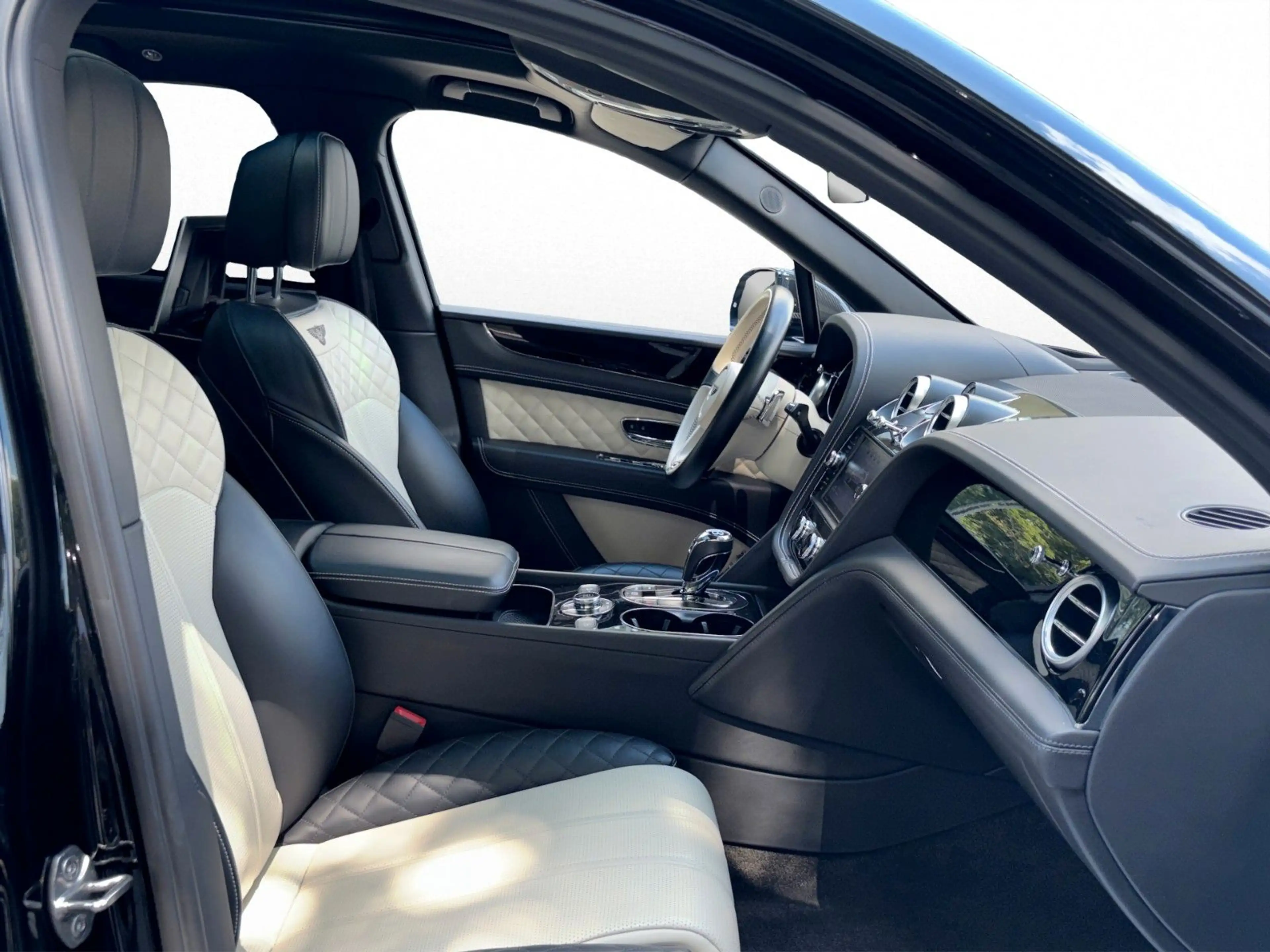Bentley Bentayga W12 - 7-Sitzer; TV;  Fond Entertainment — photo 15