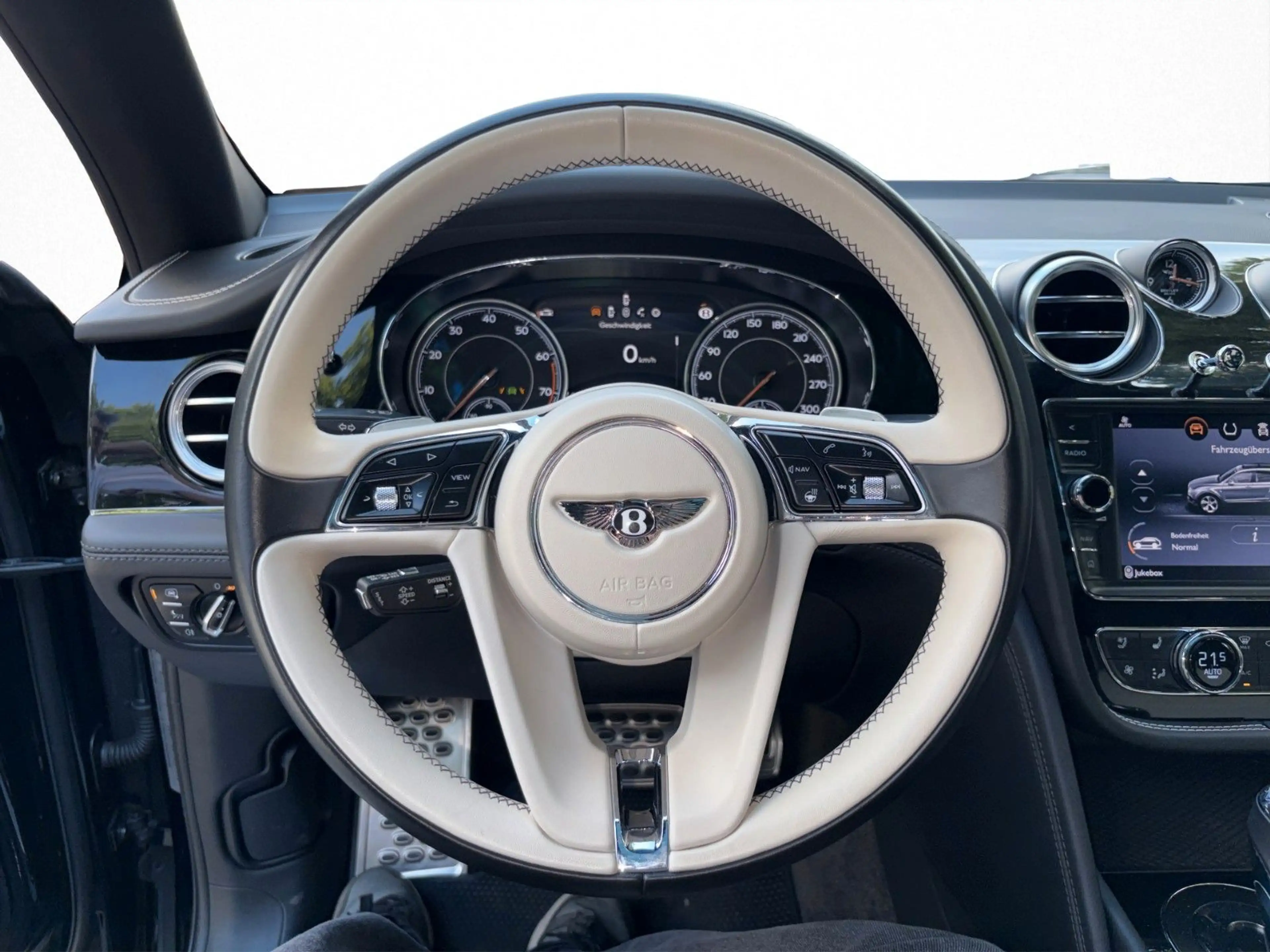 Bentley Bentayga W12 - 7-Sitzer; TV;  Fond Entertainment — photo 10