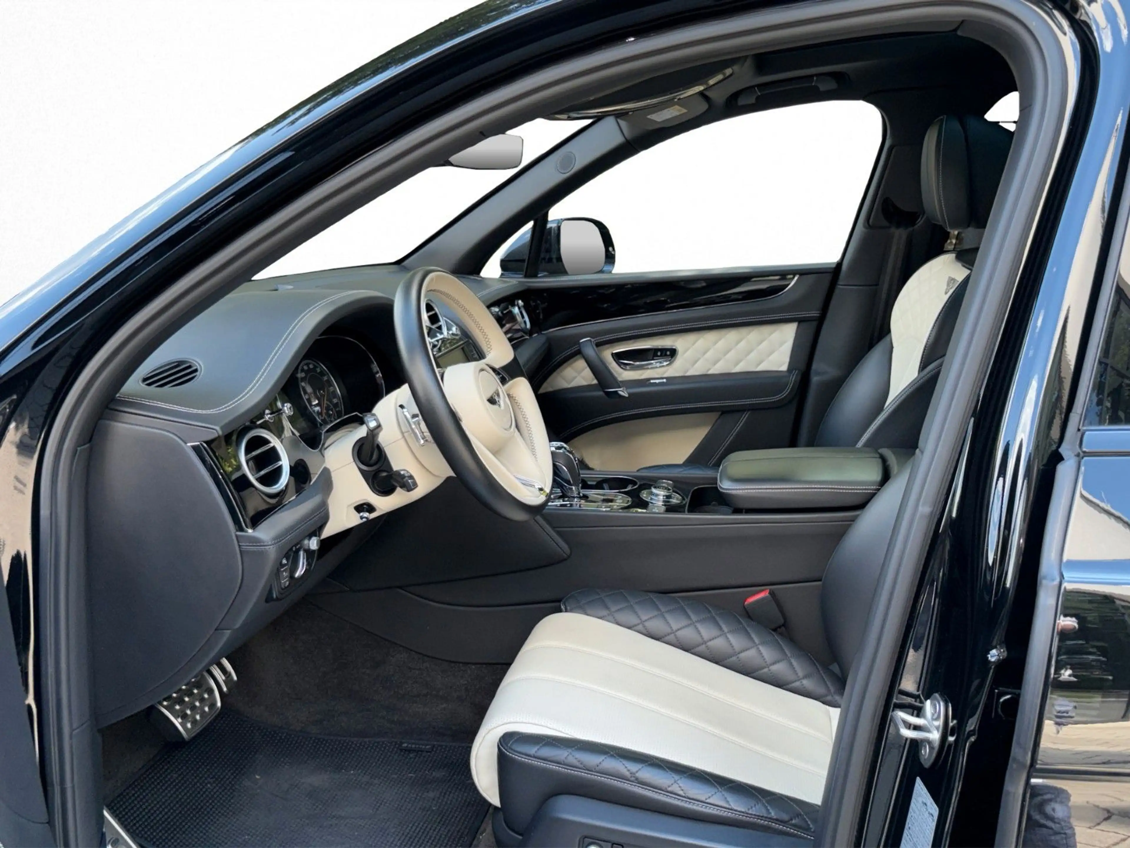 Bentley Bentayga W12 - 7-Sitzer; TV;  Fond Entertainment — photo 9