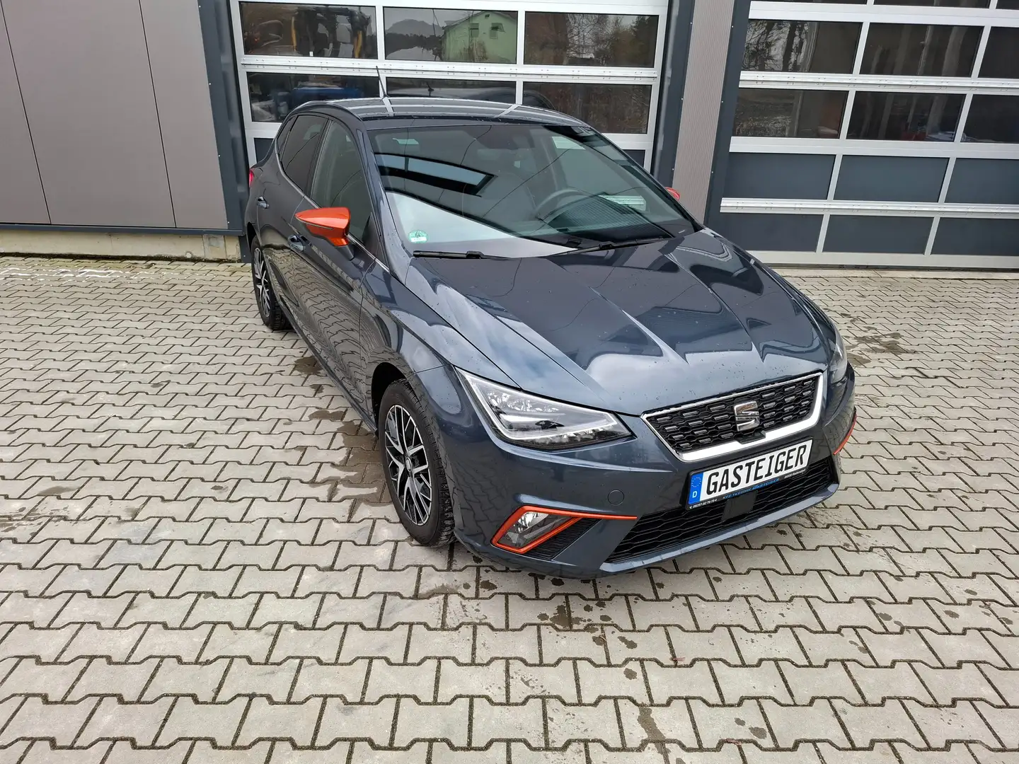 SEAT Ibiza 1.0 TSI S "BEATS" Sondermodell Grau - 2