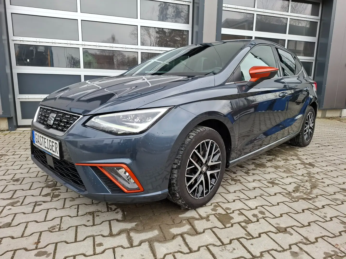 SEAT Ibiza 1.0 TSI S "BEATS" Sondermodell Grau - 1