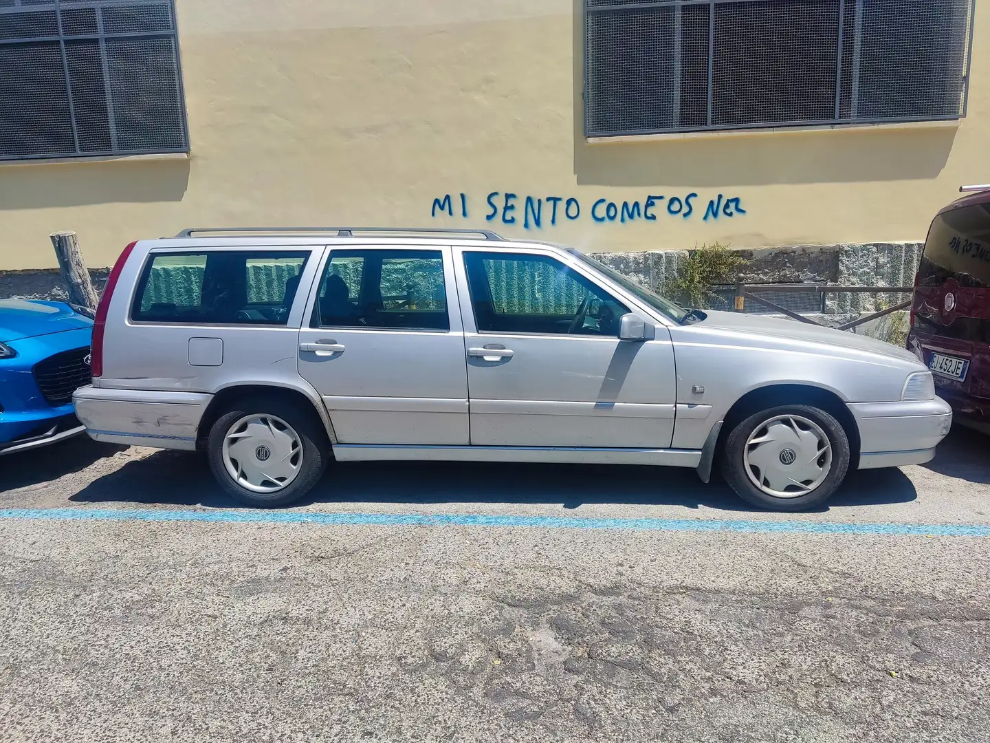 Volvo V70 2.0 Benzina Zilver - 2