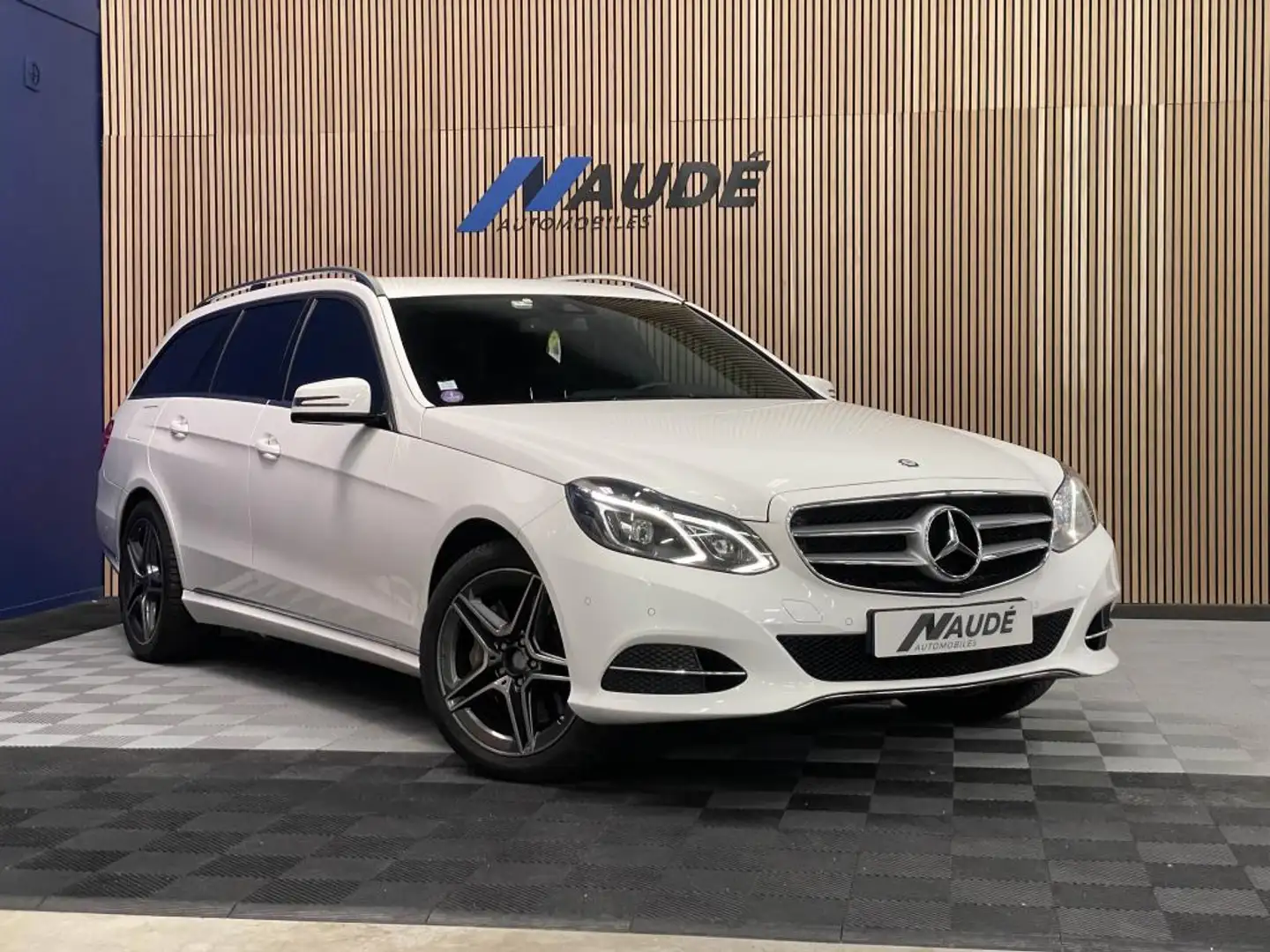 Mercedes-Benz E 400 400 V6 3.5 333 CH 7G-Tronic AVANTGARDE Blanco - 1