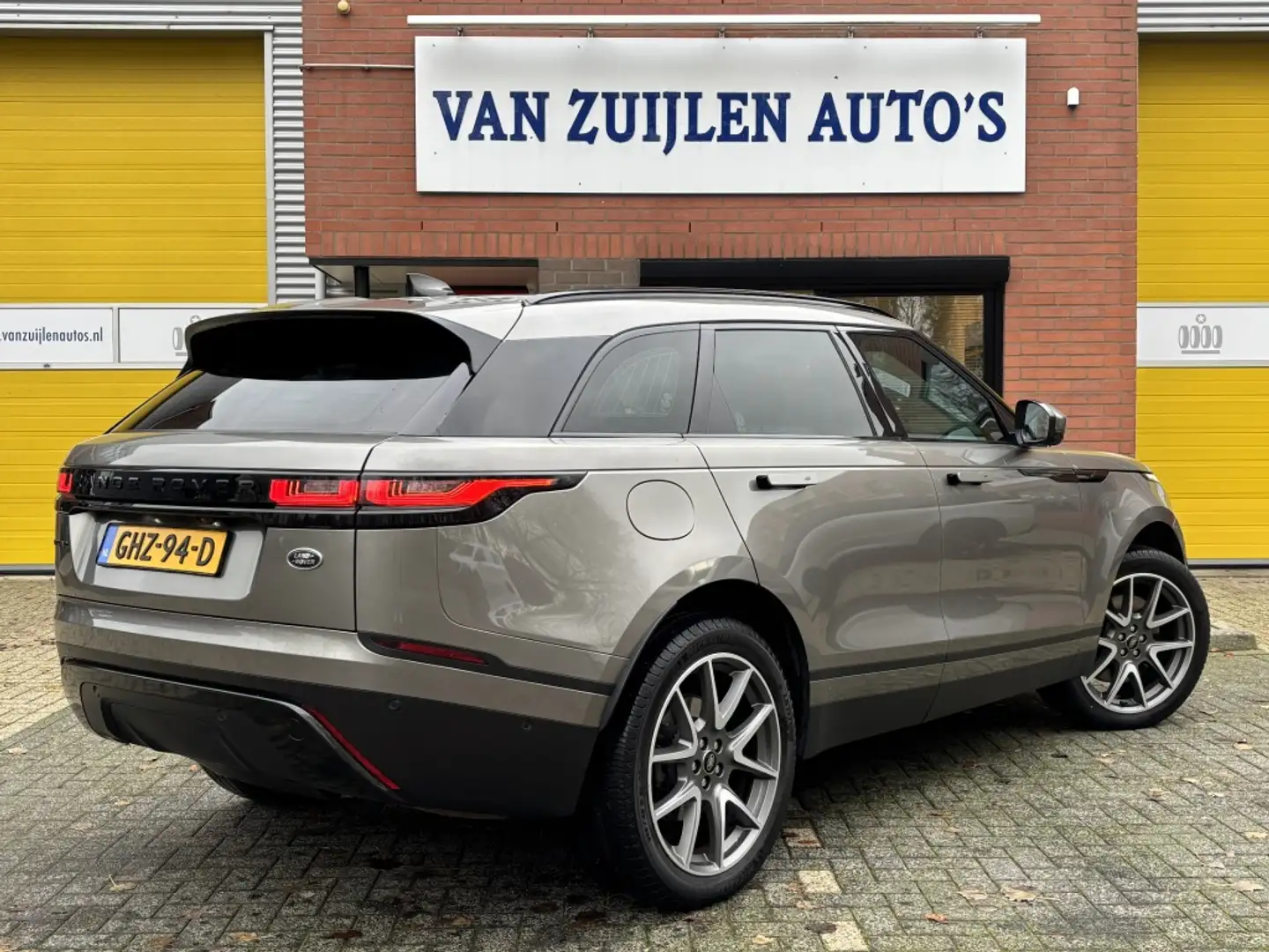 Land Rover Range Rover Velar 2.0 P400e SE Black Pack Panorama 360° Meridian Mem Gris - 2