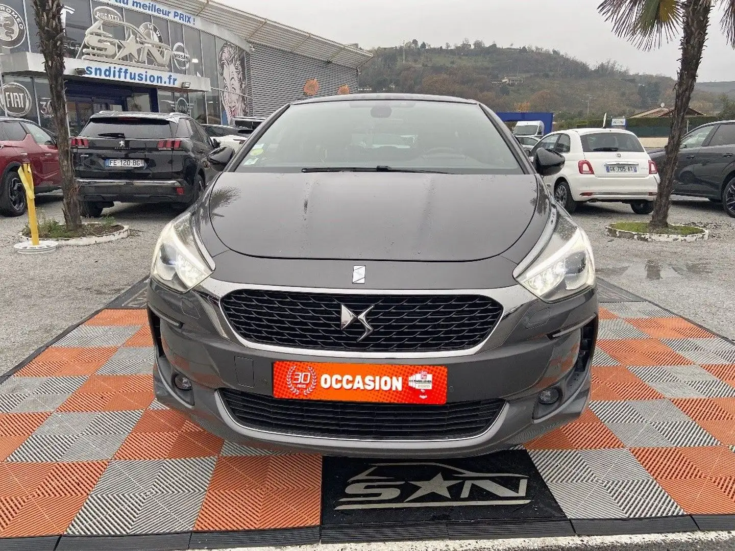 DS Automobiles DS 5 2.0 BlueHDI 180 EAT6 SPORT CHIC Gris - 2