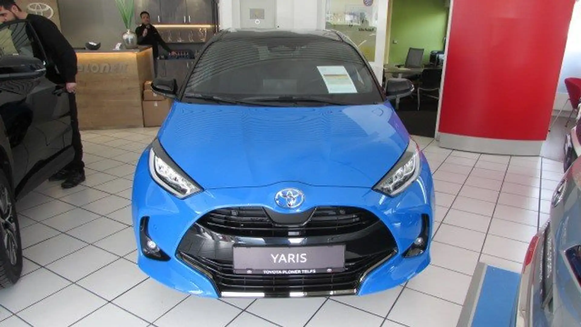 Toyota Yaris Hybrid Premiere Edition Modell 2024 Blauw - 1