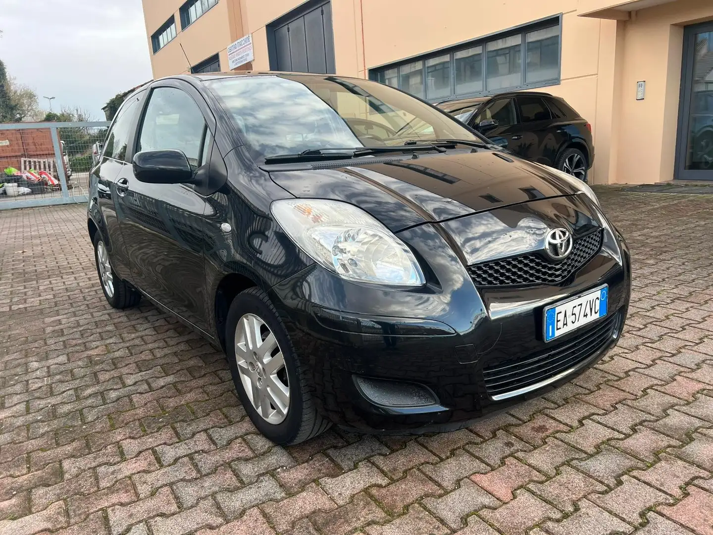 Toyota Yaris II 2005 3p 1.3 dual Sol Nero - 1