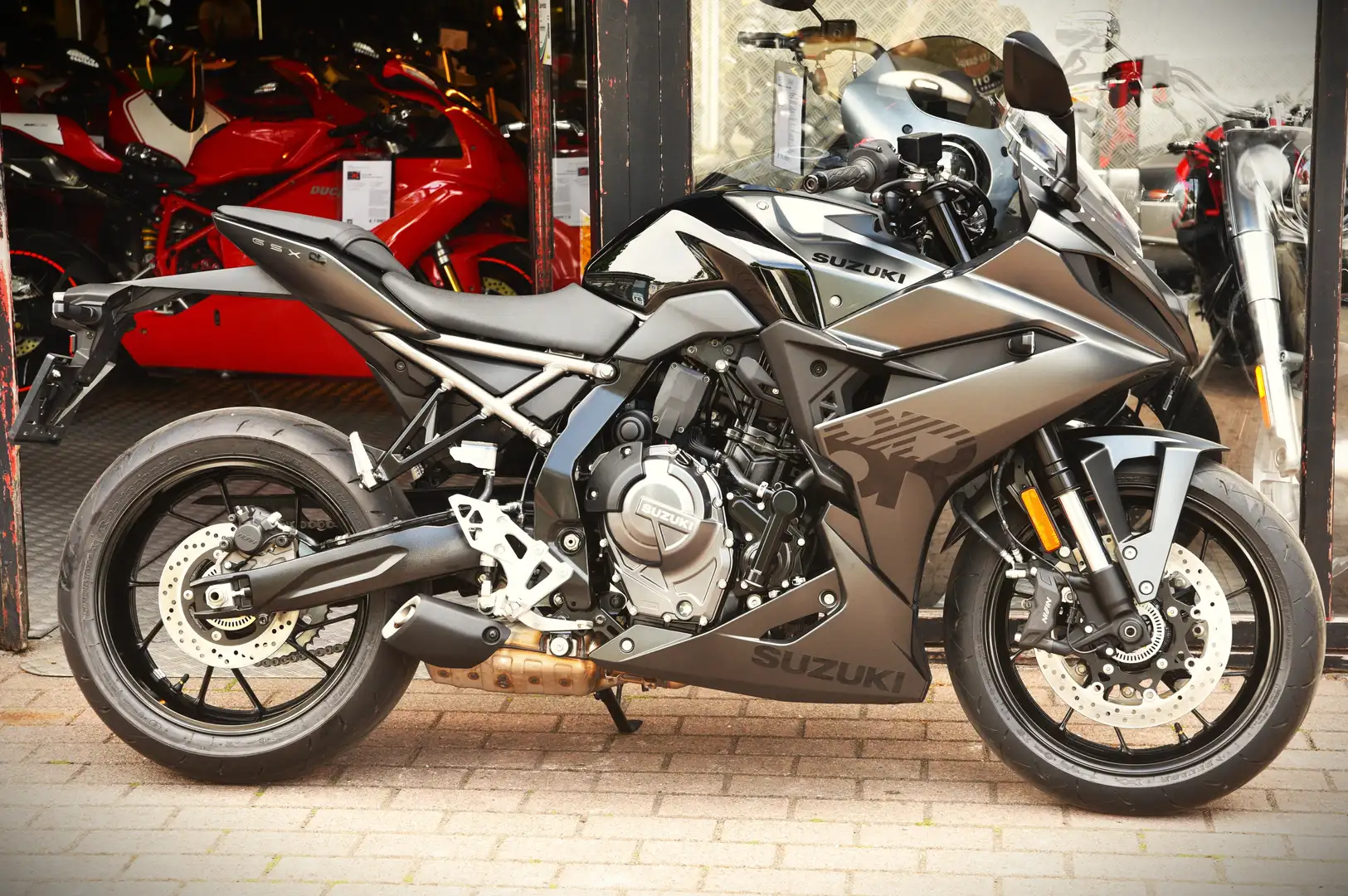 Suzuki GSX 8R ***MOTO VERTE*** Schwarz - 2
