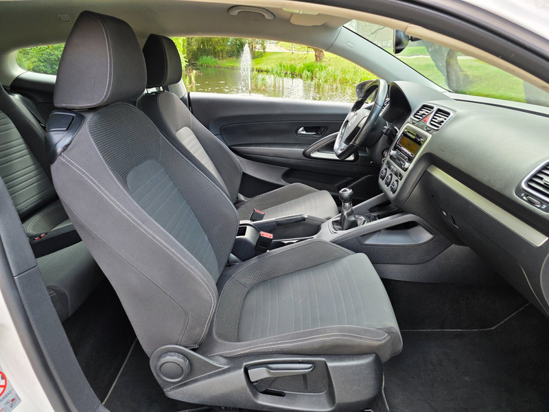 Volkswagen Scirocco 1.4 TSI sport AIRCO/cruise — photo 8