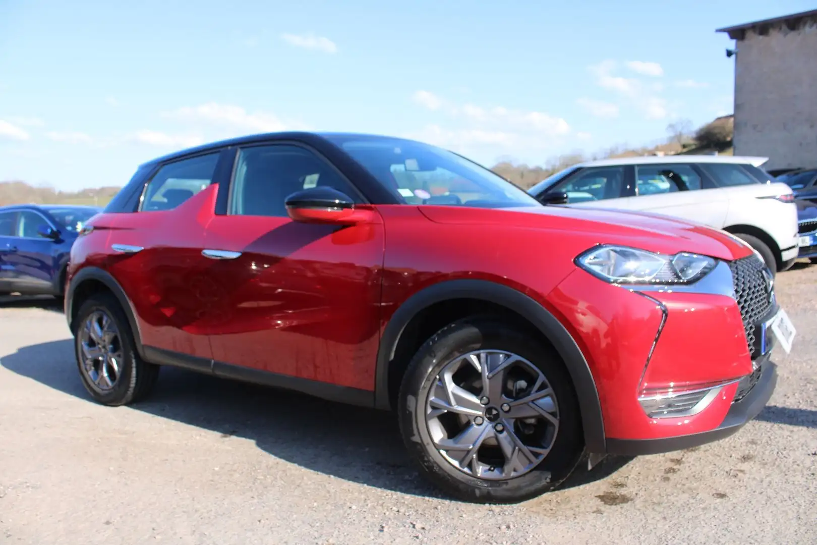 DS Automobiles DS 3 Crossback BUSINESS ESSENCE 100 CV BOITE 6V GPS 3D USB BLUETO Rojo - 1