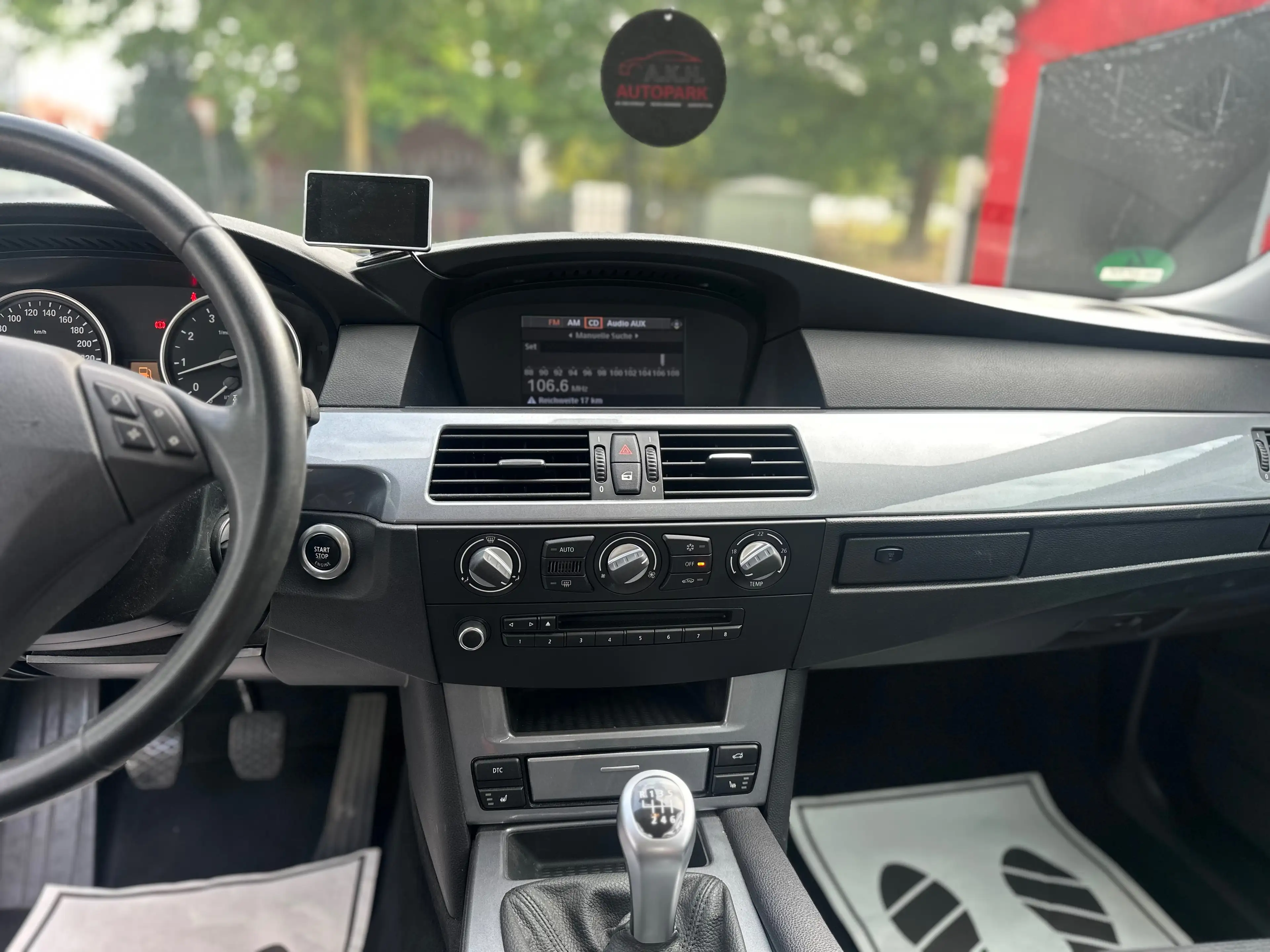 BMW 525 525i PDC*Klimaauto*Sitzheizung*TÜV&Service Neu — photo 14