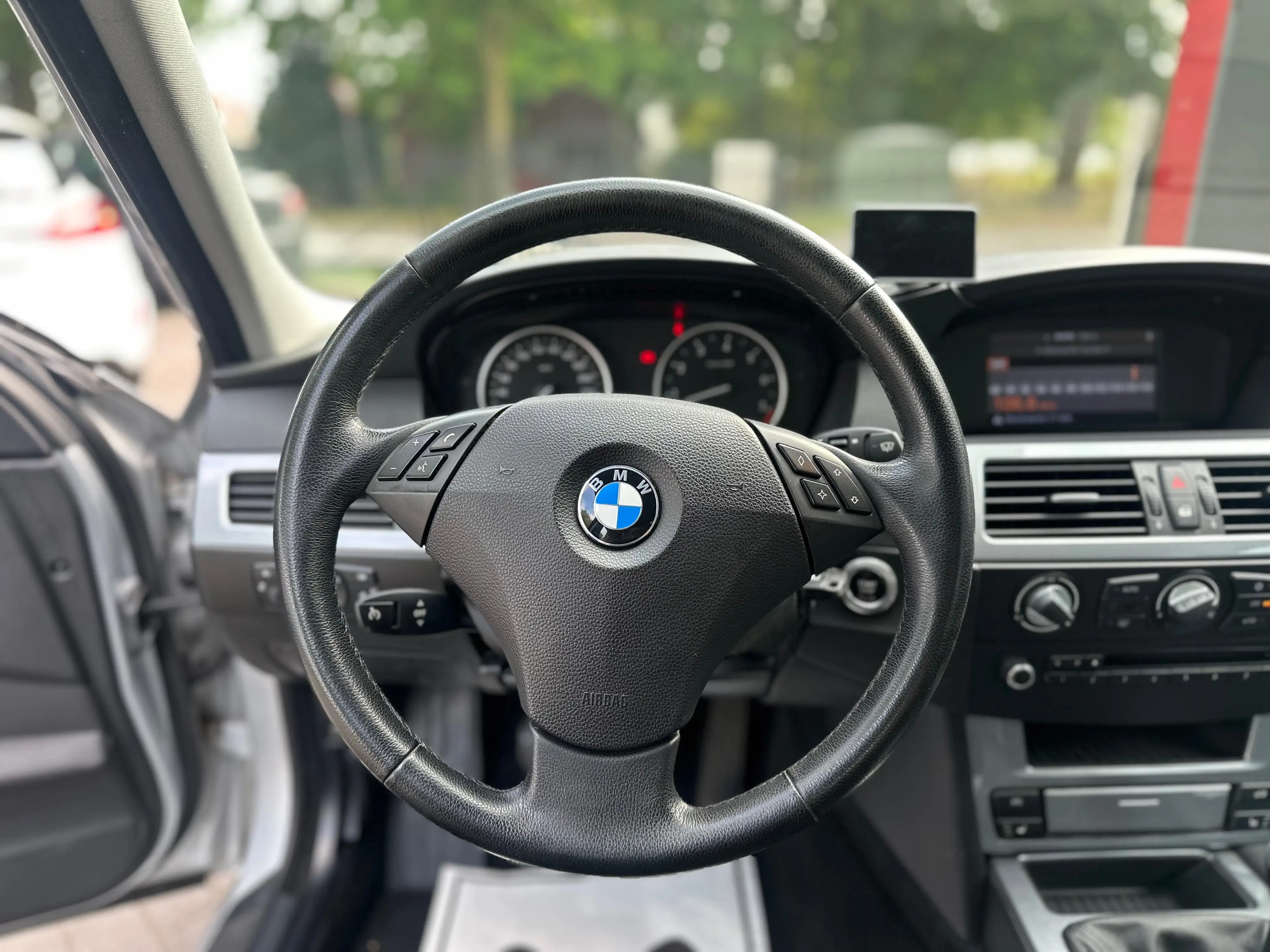 BMW 525 525i PDC*Klimaauto*Sitzheizung*TÜV&Service Neu — photo 11