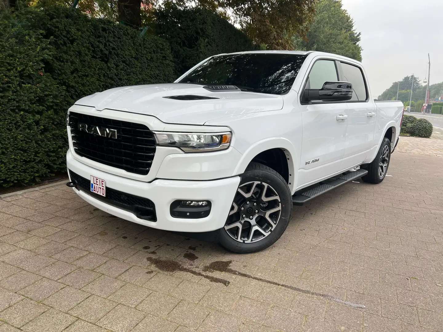 Dodge RAM Model 2025 Laramie sport € 59.900 ,- excl Bianco - 2