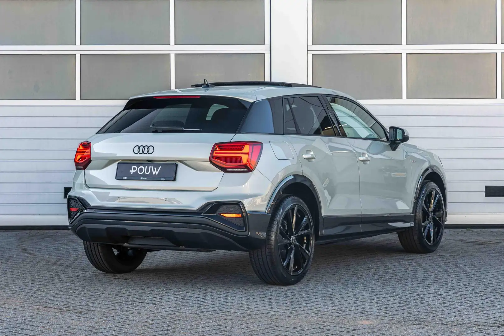 Audi Q2 35 TFSI 150pk S-tronic S-line edition | Panoramada Срібний - 2