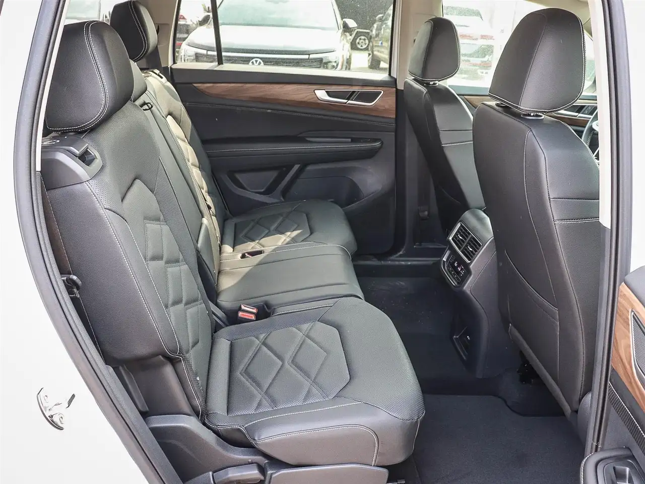 Volkswagen Atlas photo Volkswagen Atlas