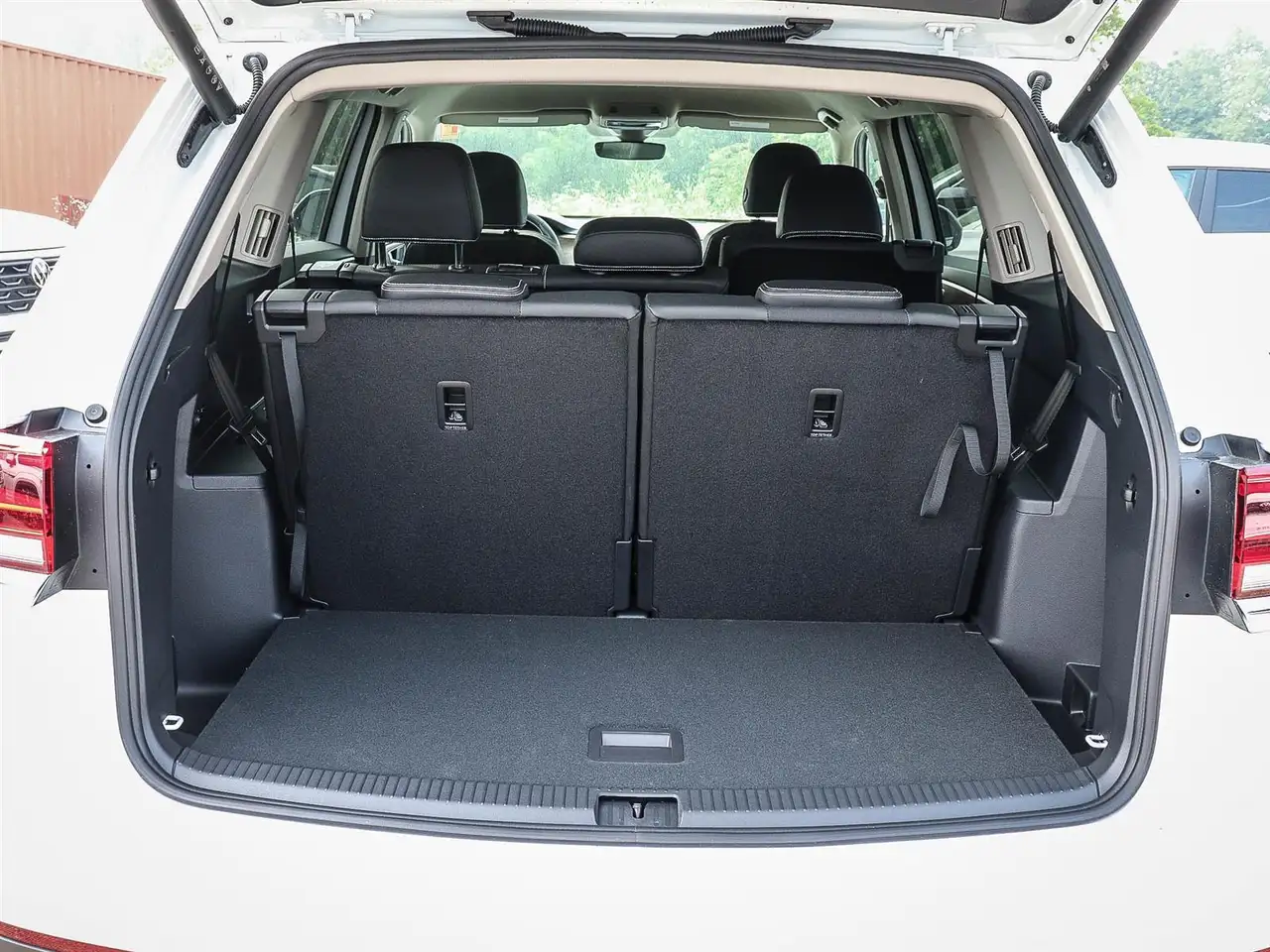 Volkswagen Atlas photo Volkswagen Atlas