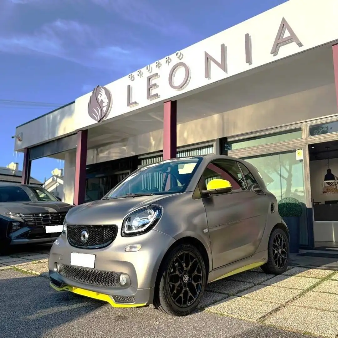 smart forTwo Fortwo 0.9 t. Urbanrunner 90cv twinamic Grigio - 2