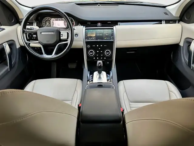Land Rover Discovery Sport view 4