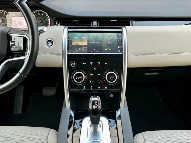 Land Rover Discovery Sport view 11