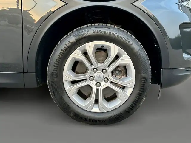 Land Rover Discovery Sport view 9