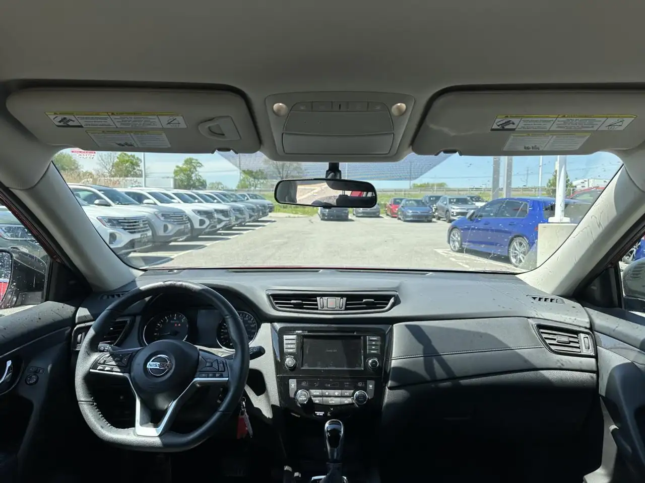 Nissan Rogue снимка Nissan Rogue