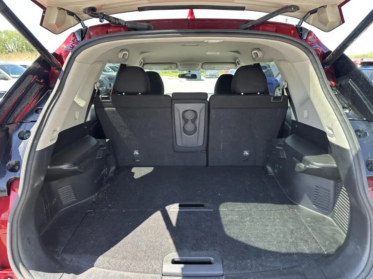Nissan Rogue снимка Nissan Rogue