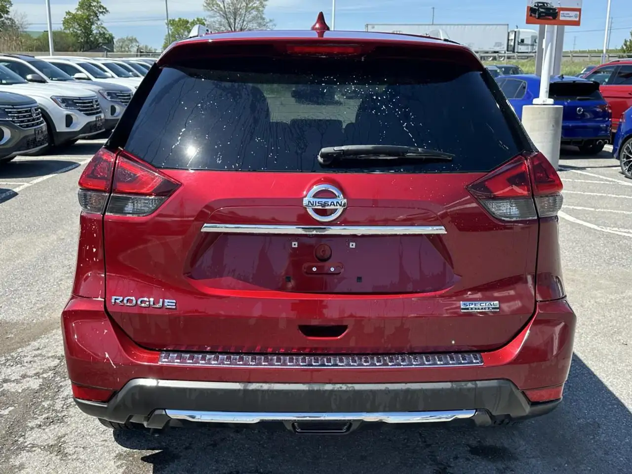 Nissan Rogue снимка Nissan Rogue