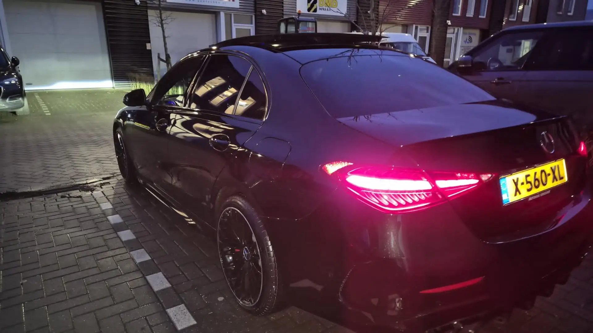 Mercedes-Benz C 300 C 300e AMG Line Zwart - 2