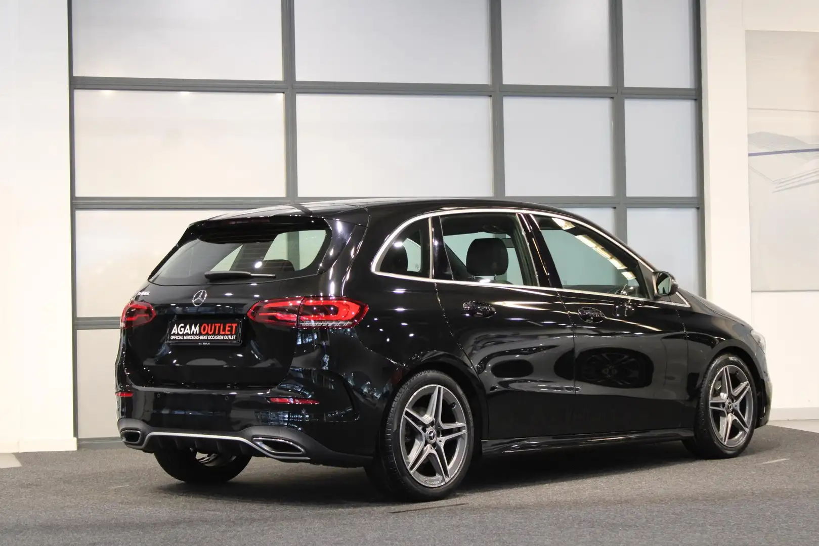 Mercedes-Benz B 180 Business Solution AMG Or. NL auto | Dealer onderho Zwart - 2
