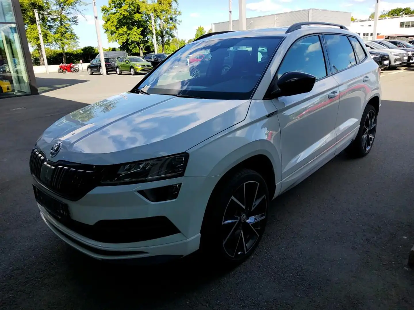 Skoda Karoq Sportline 1.5 TSI DSG, Panorama, NAVI, uvm Weiß - 1