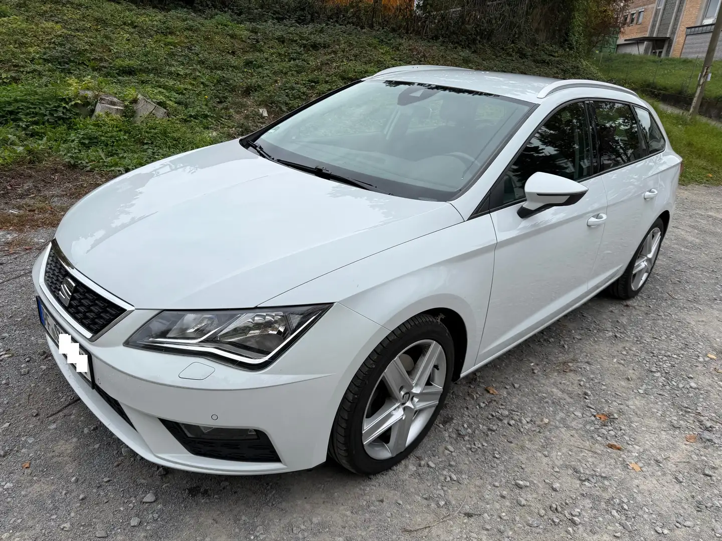 SEAT Leon 1,6 Tdi DSG Automatik Style Weiß - 2